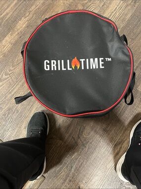 Black & Red Round Grill with carrying case